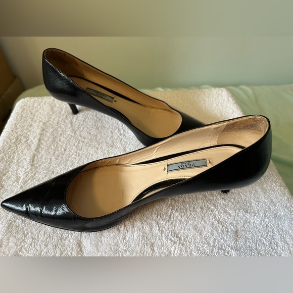 **Beautiful PRADA Low-Heeled Pumps, Pointed Toe, Black Leather Size 41 (9.5) - Picture 2 of 11